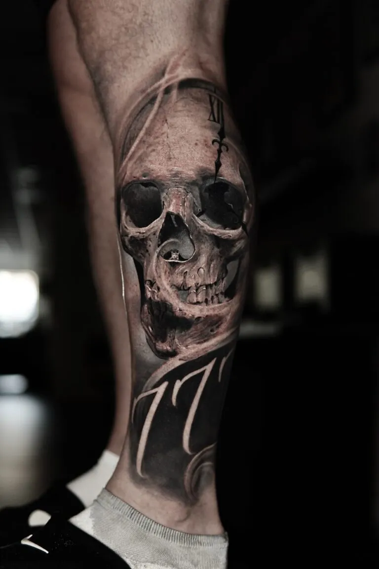 Black & grey schedel tattoo